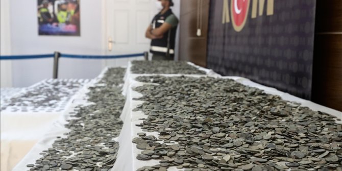 İstanbul'da tarihi eser operasyonunda 34 bin 550 sikke ele geçirildi