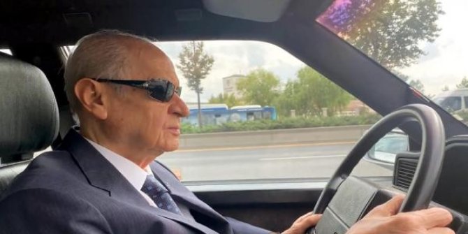 Bahçeli klasik otomobili ile Ankara turu attı