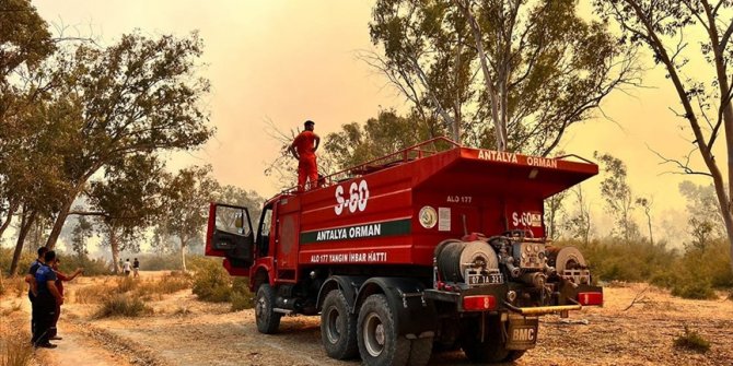 Kaş'ta ağaçlandırma sahasındaki yangın yeniden başladı