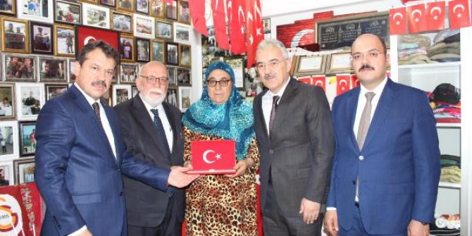 Gara Şehidi Kahveci’nin emanet tesbihi, annesine teslim edildi