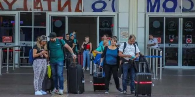 Akın akın Türkiye'ye geliyorlar! Tek yön için 70 bin TL ödeyen var