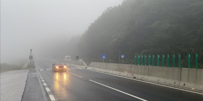 Bolu Dağı'nda sağanak ve sis etkili oluyor