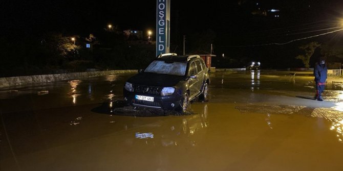 Zonguldak'ta sağanak nedeniyle Ilıksu Deresi taştı