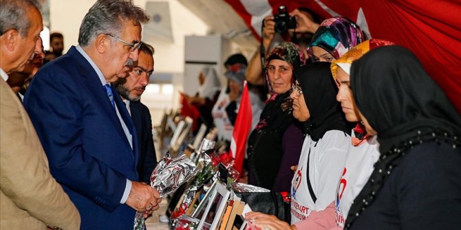 AK Parti Genel Başkan Yardımcısı Yazıcı, Diyarbakır annelerini ziyaret etti