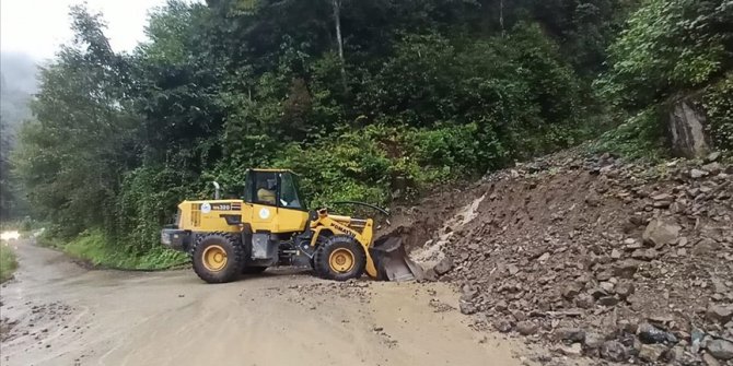 Meteorolojiden, Doğu Karadeniz için kuvvetli yağış, Doğu Anadolu'ya fırtına uyarısı