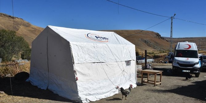 Ardahan'da depremden etkilenen vatandaşlar geceyi çadırlarda geçirdi