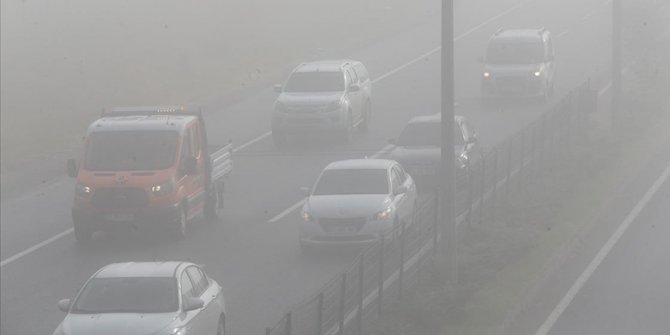 Bolu Dağı'nda etkili olan sis görüş mesafesini düşürdü