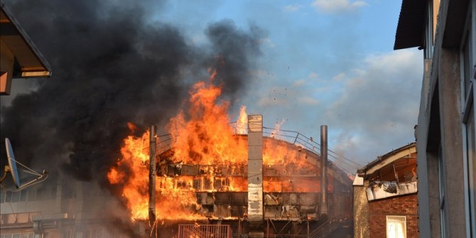 Sultanbeyli'de tencere imalathanesinde yangın çıktı