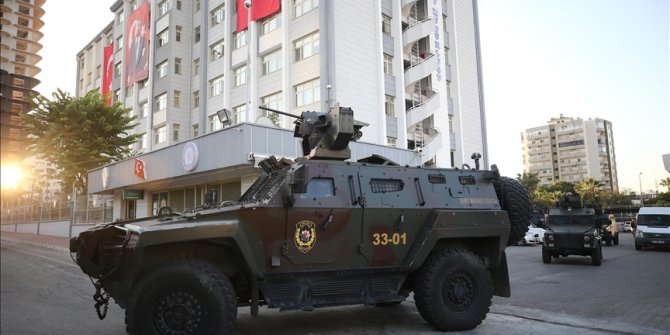 Mersin'deki polisevine terör saldırısıyla ilgili yakalanan 13 zanlı adliyede