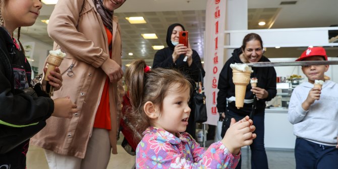 Dondurma Yeme Yarışması Yapıldı