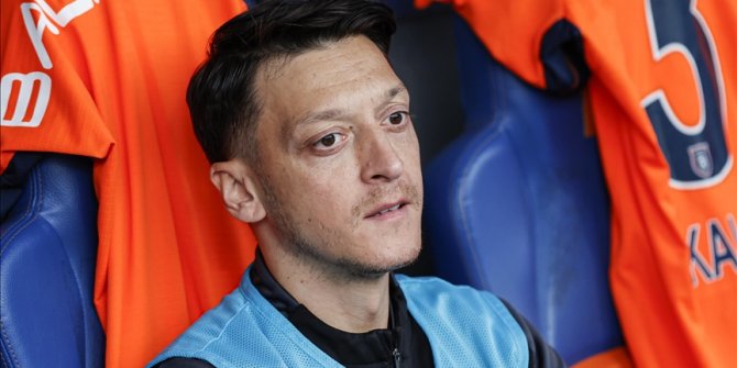 Medipol Başakşehirli futbolcu Mesut Özil ameliyat edildi