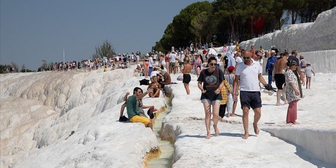 Pamukkale'yi 9 ayda 1 milyon 557 bin kişi ziyaret etti