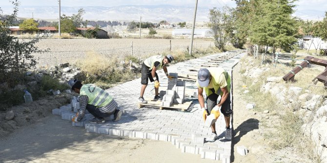 Köylere kilit parke taşı