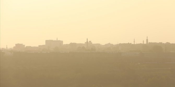 Diyarbakır'da toz taşınımı etkili oldu