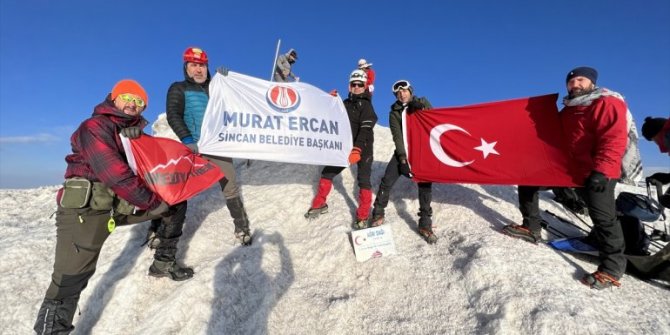 Ağrı Dağı’nın Zirvesine Çıktılar