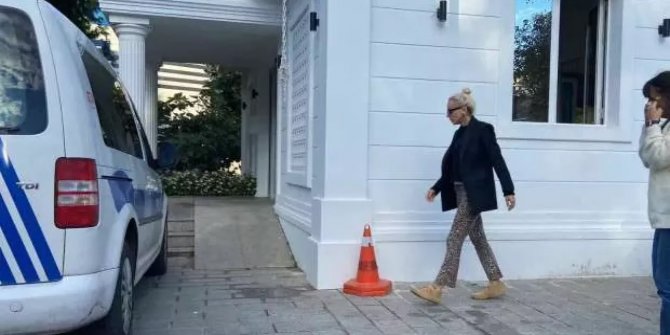 Gülşen, Levent Polis Merkezi'nde imza verdi