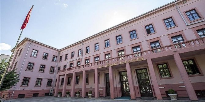 Adalet Bakanlığı, başörtüsüne yönelik anayasa değişikliği çalışmalarına başladı