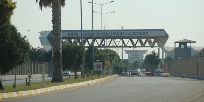 İstanbul-Hatay seferini yapan THY uçağının inişi sırasında lastiği patladı