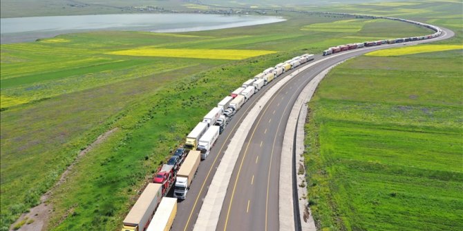 Vali Öner'den Çıldır-Aktaş Gümrük Kapısı'ndaki tır kuyruğuna ilişkin açıklama
