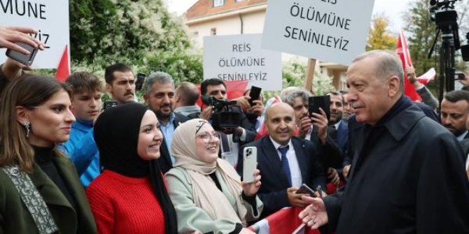 Cumhurbaşkanı Erdoğan’ı, Prag’da vatandaşlar karşıladı