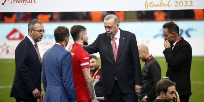 Ampute Futbol Milli Takımı, kupasını Cumhurbaşkanı Erdoğan'ın elinden aldı