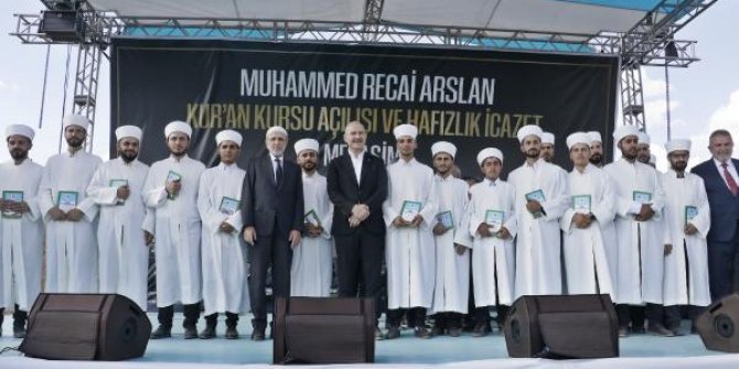 Bakan Soylu, Diyarbakır’da Kuran kursu açılışı ve hafızlık icazet programına katıldı