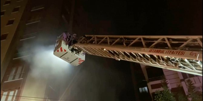 Sultangazi'de 12 katlı binanın otoparkında çıkan yangın söndürüldü