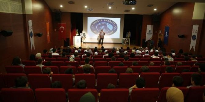 Başakşehir’de atık kâğıtlar sanata dönüşüyor