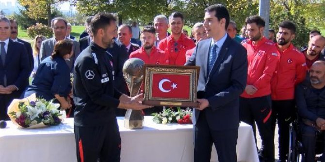 Ampute Milli Takımı'ndan gazilere ziyaret