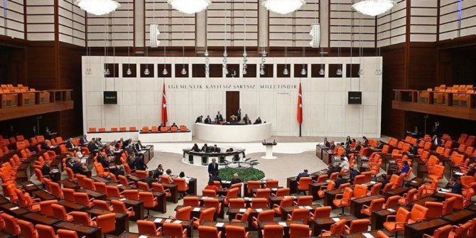 Dezenformasyon ve basın kanunu düzenlemesi TBMM'de kabul edildi