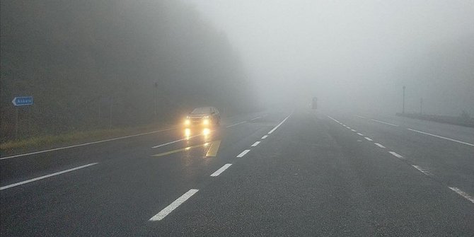 Bolu Dağı'nda sağanak ve sis etkili oluyor