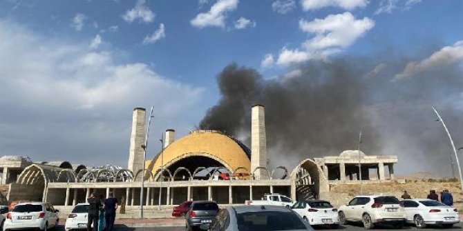 Van'da cami inşaatında yangın