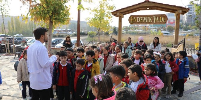 Başkentin ilçelerinde eğitim gören öğrenciler Endemik Vadi’yi ziyaret etti