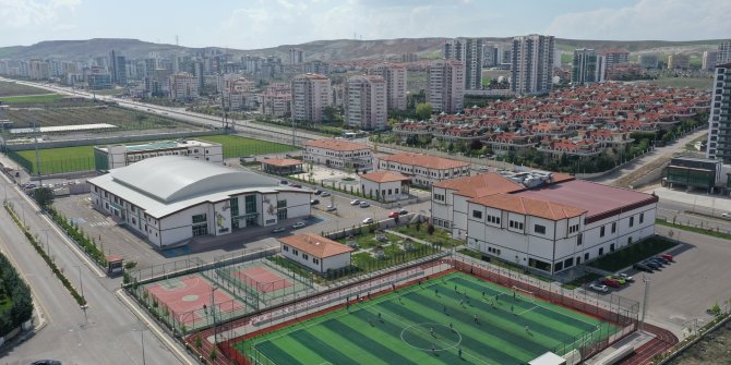 Etimesgut Belediyesi Spor Müdürlüğü talep üzerine voleybol kursu açtı