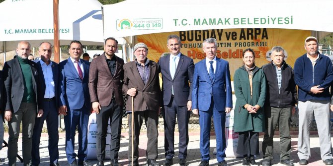 Mamak Belediyesi çiftçiye arpa ve buğday tohumu dağıttı