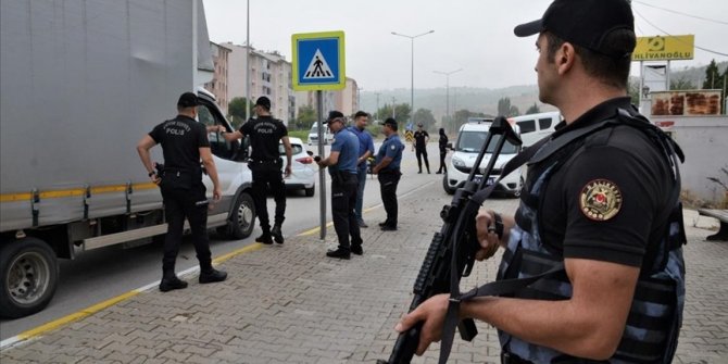 Türkiye geneli eş zamanlı "huzur güven" uygulamalarında aranan 1270 kişi yakalandı