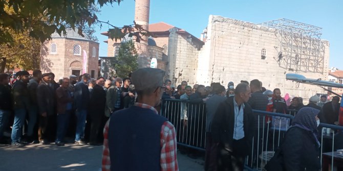 Hacı Bayram Veli Camii'nde burçak çorbası dağıtıldı