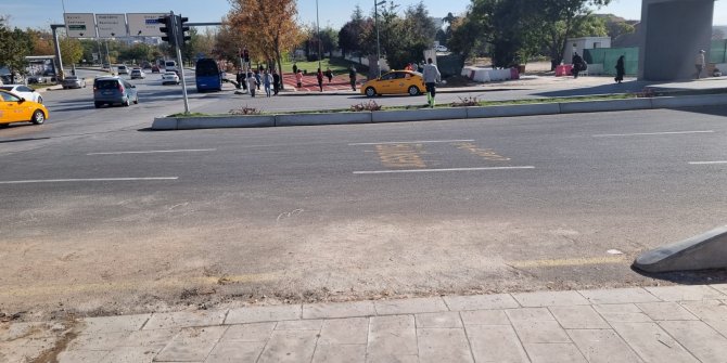 Vatandaşlar yeni yapılan Ankara Etlik Şehir Hastanesi girişine yaya yolu istiyor