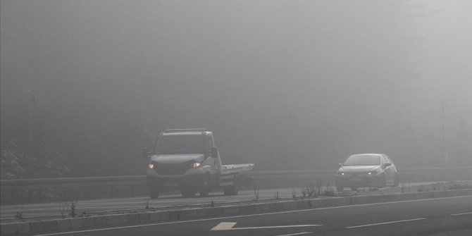 Bolu Dağı'nda sis nedeniyle görüş mesafesi azaldı