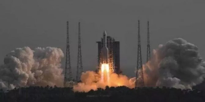 23 tonluk roket kontrolsüz bir şekilde Dünya'ya düşüşe geçti