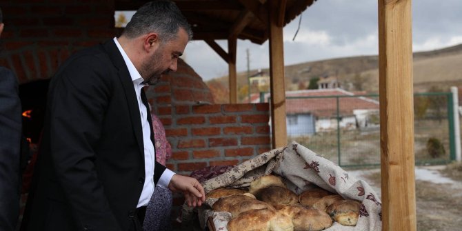 Pursaklar Belediye Başkanı Ertuğrul Çetin kırsal mahallelere yapılan Köy Fırınlarına misafir oldu