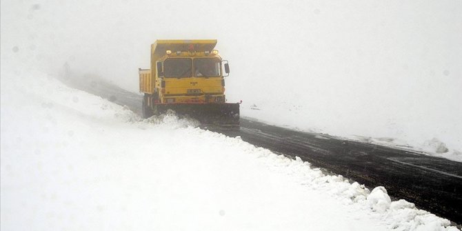 Muş'un yüksek kesimlerinde karla mücadele başladı