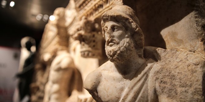 Yurt dışına kaçırılan 6 tarihi eser Türkiye'ye iade edildi