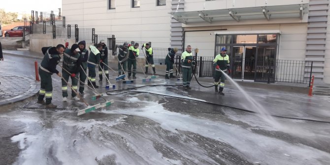 Keçiören Belediyesi ilçede bulunan sağlık kuruluşlarına temizlik desteği veriyor