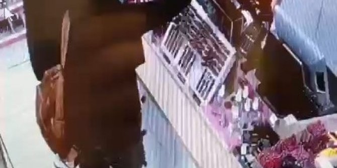 Terörist kadının Taksim'e gelişi ve saldırı öncesi alışverişi kamerada