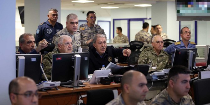 Bakan Akar: Ülkemizin ve milletimizin güvenliğine kastedenlerden hesap sormaya devam edeceğiz