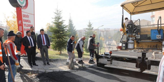 Etimesgut Belediye Başkanı Demirel asfalt çalışmalarını inceledi