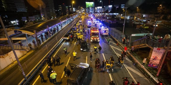 İstanbul'da zincirleme trafik kazasında 8 kişi yaralandı