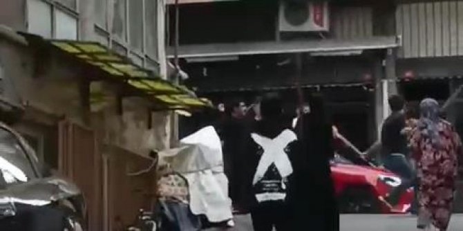 Fatih'te yabancı uyruklu iki grup arasında bıçaklı sopalı kavga: 4 yaralı