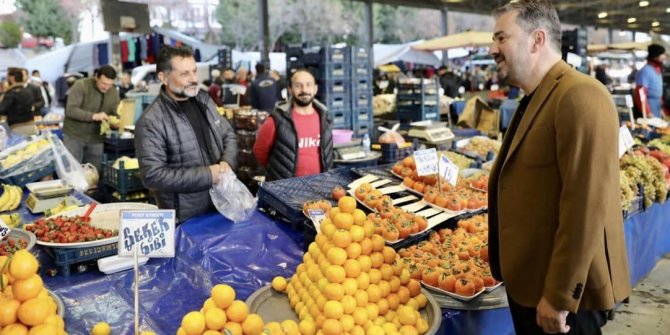 Pursaklar Belediye Başkanı Ertuğrul Çetin Pazar alanlarında denetim gerçekleştirdi